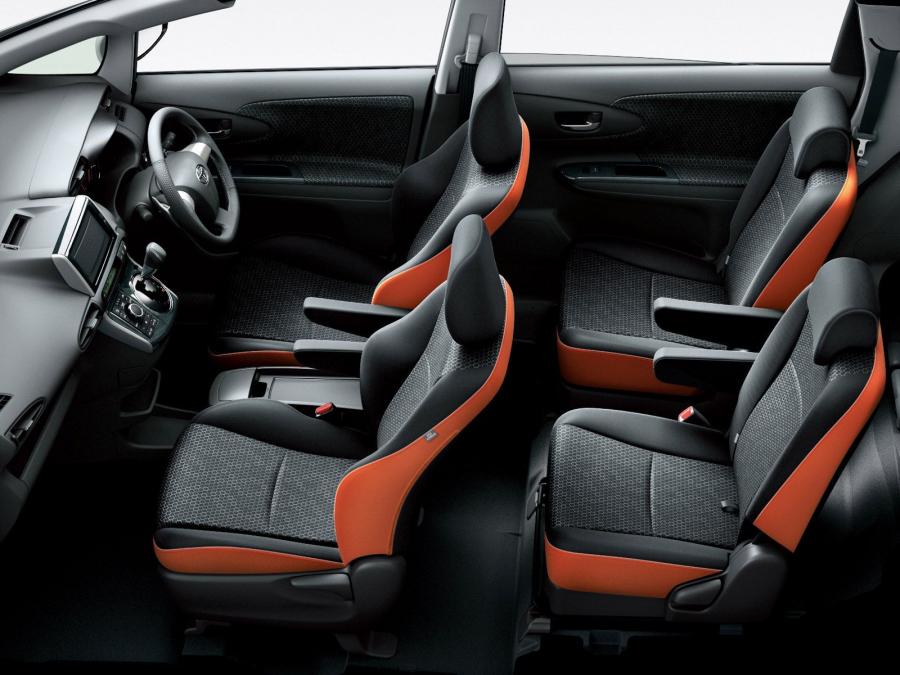  Toyota Wish 2.0Z 2012 года  (фото 3 из 5)